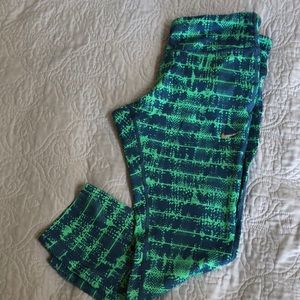 Nike running capris size Large